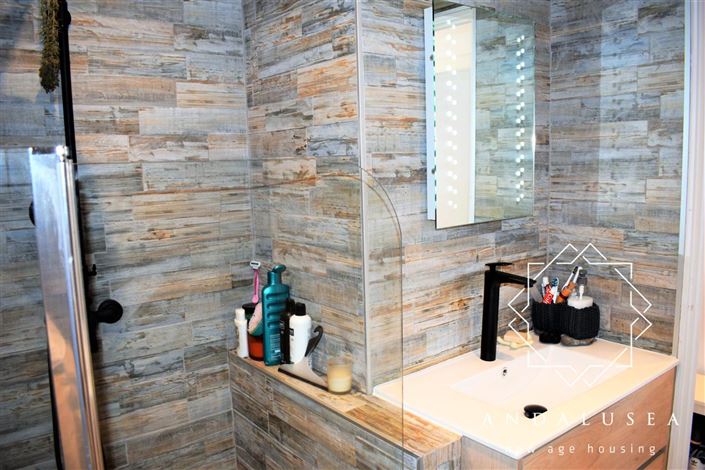 Image No.30-2 Bed Property for sale