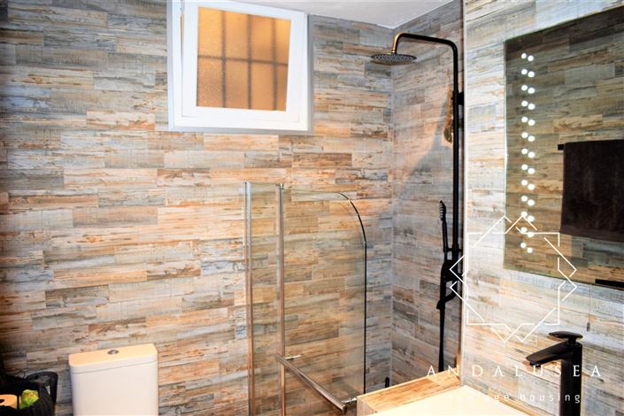 Image No.32-2 Bed Property for sale