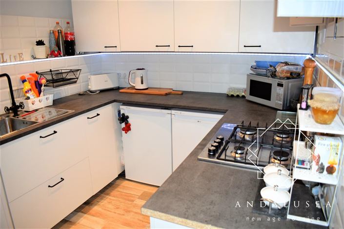 Image No.10-2 Bed Property for sale