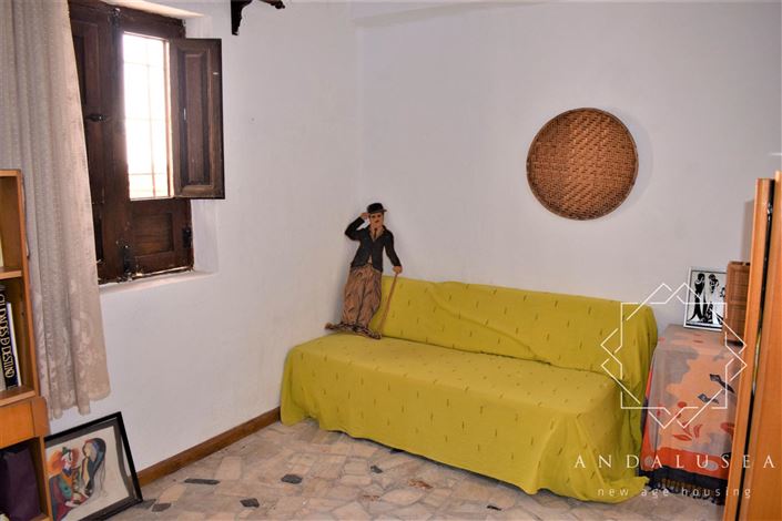 Image No.10-3 Bed Property for sale