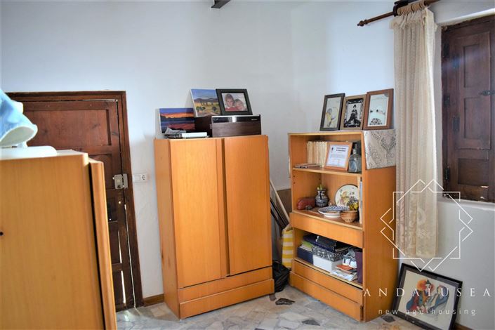 Image No.11-3 Bed Property for sale