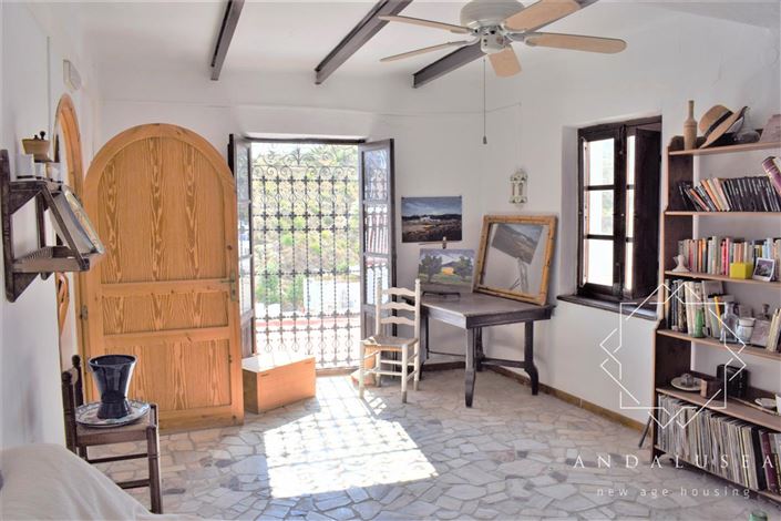 Image No.16-3 Bed Property for sale