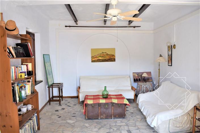 Image No.17-3 Bed Property for sale