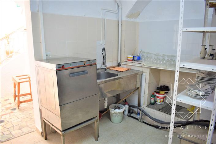 Image No.28-3 Bed Property for sale