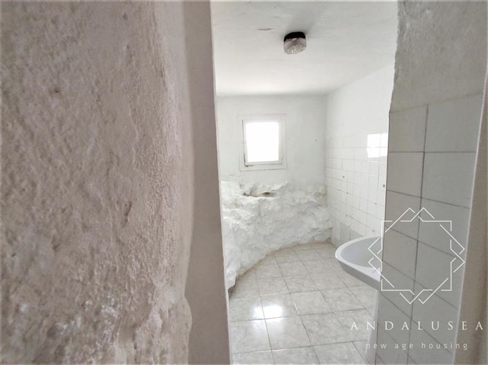 Image No.31-3 Bed Property for sale