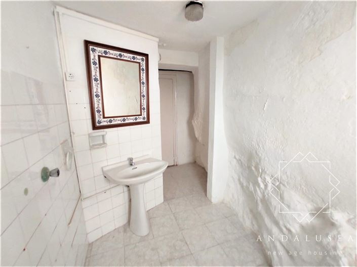 Image No.32-3 Bed Property for sale