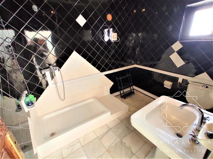 Image No.35-3 Bed Property for sale