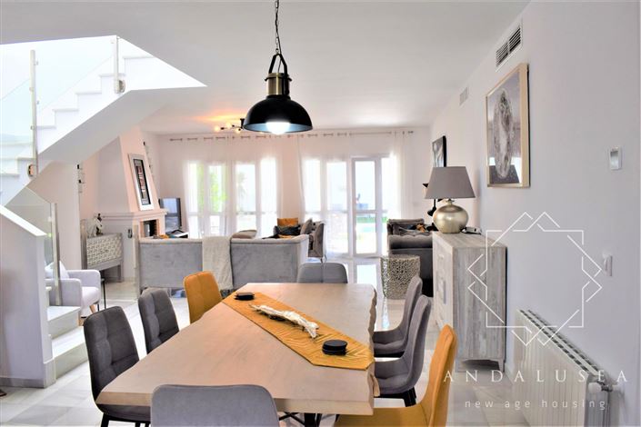 Image No.6-4 Bed Property for sale