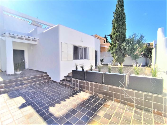 Image No.55-4 Bed Property for sale