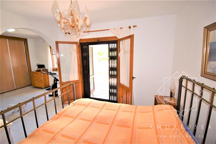 Image No.18-4 Bed Property for sale