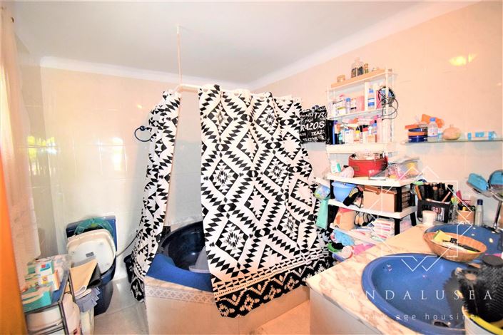 Image No.28-4 Bed Property for sale