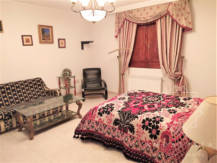 Image No.14-5 Bed Property for sale