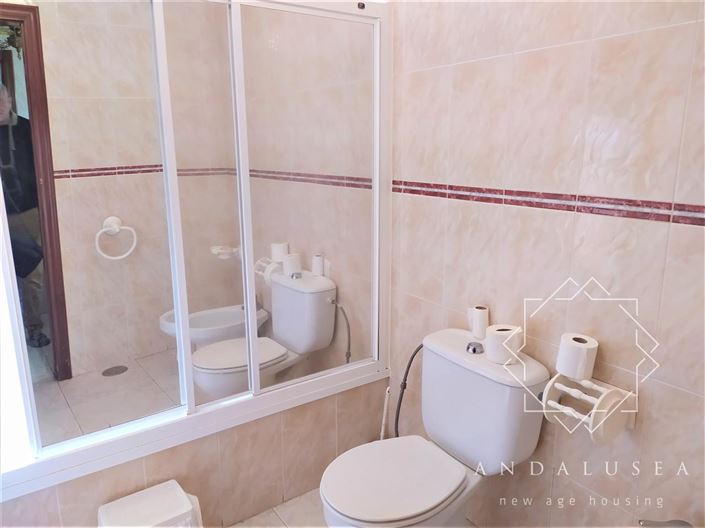 Image No.27-5 Bed Property for sale