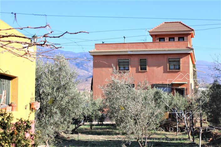 Image No.40-5 Bed Property for sale