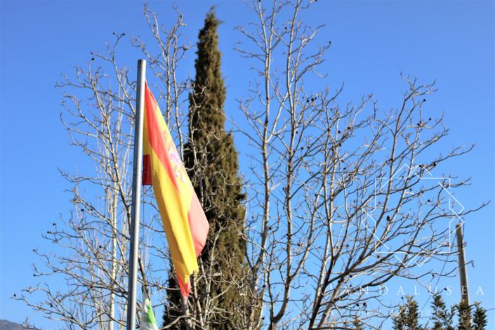 Image No.66-5 Bed Property for sale