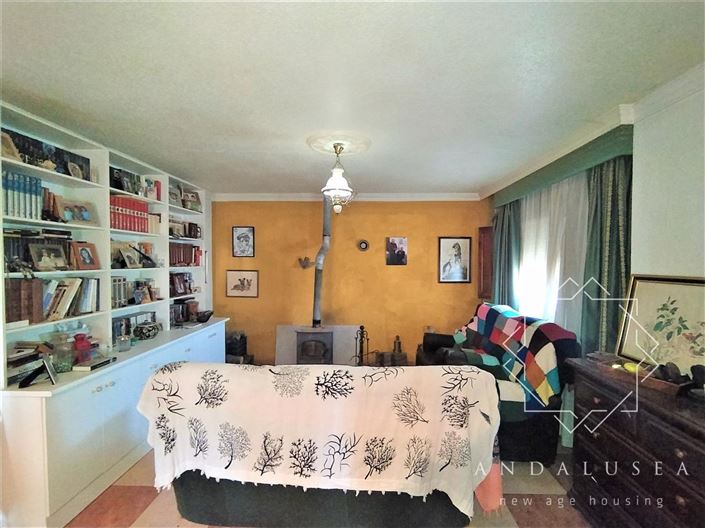 Image No.8-5 Bed Property for sale