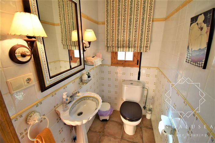 Image No.25-3 Bed Property for sale