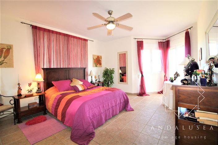 Image No.20-4 Bed Property for sale