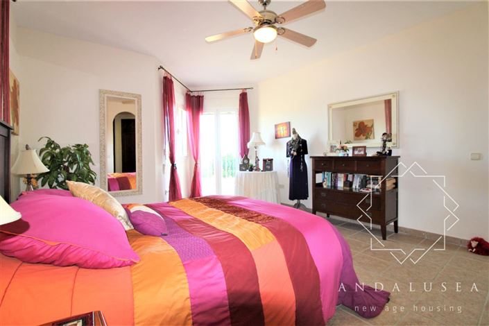 Image No.23-4 Bed Property for sale