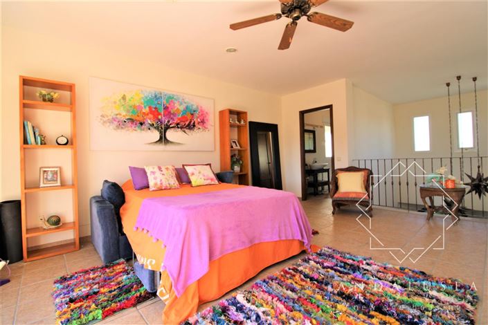 Image No.31-4 Bed Property for sale