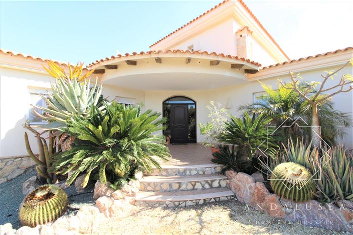 Image No.6-4 Bed Property for sale