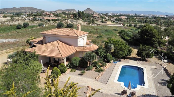 Image No.52-4 Bed Property for sale