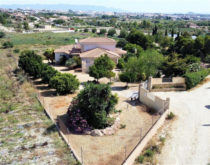 Image No.54-4 Bed Property for sale