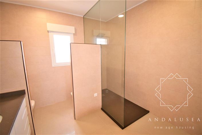 Image No.21-4 Bed Property for sale