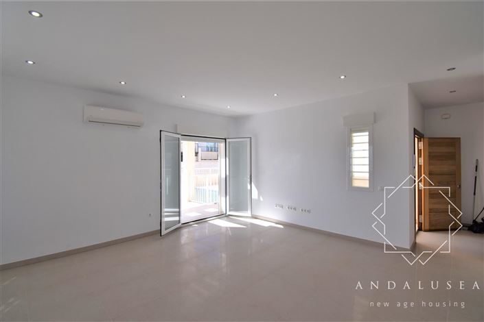 Image No.7-4 Bed Property for sale