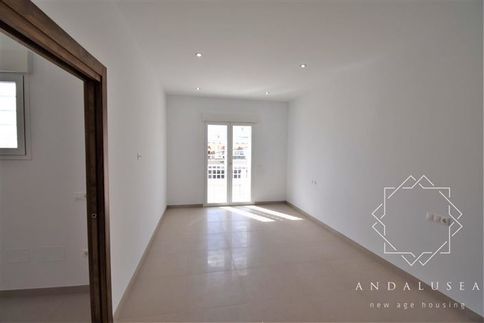 Image No.10-4 Bed Property for sale