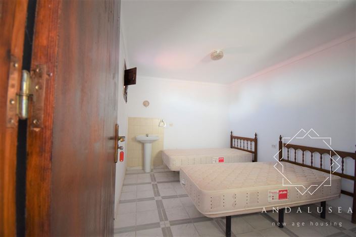 Image No.32-13 Bed Property for sale