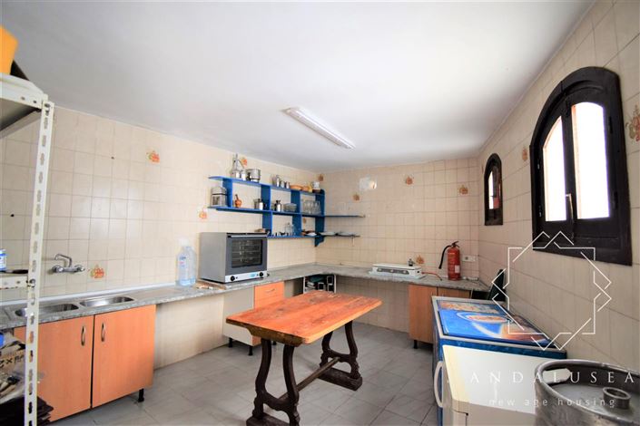 Image No.5-13 Bed Property for sale