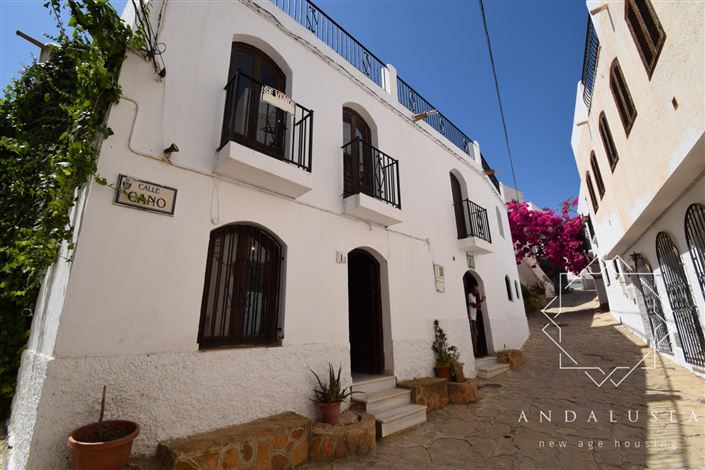 Image No.52-13 Bed Property for sale