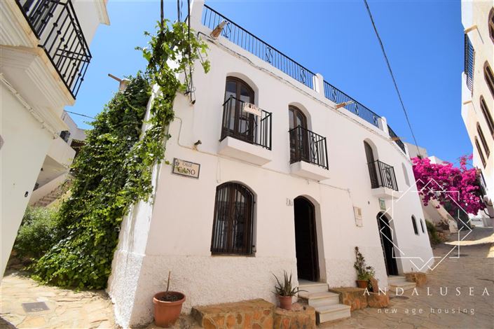 Image No.53-13 Bed Property for sale