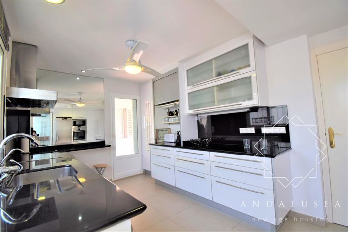 Image No.15-5 Bed Property for sale