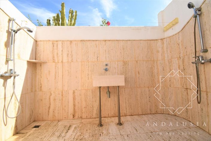 Image No.17-5 Bed Property for sale