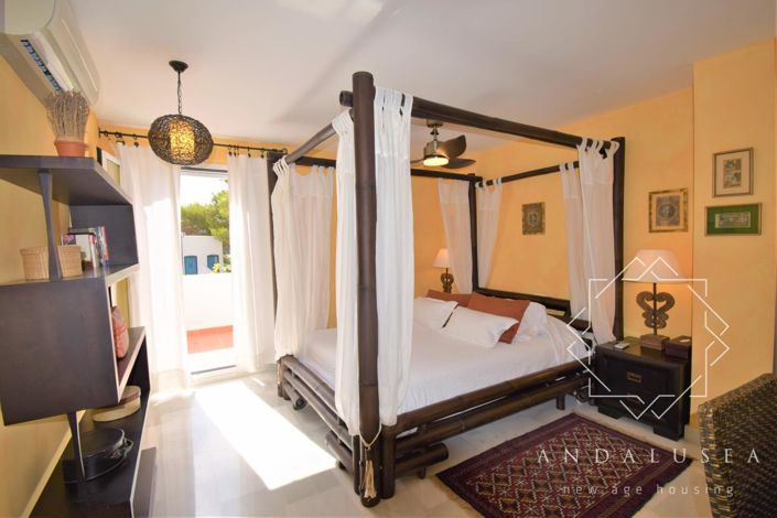 Image No.20-5 Bed Property for sale