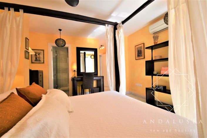 Image No.24-5 Bed Property for sale