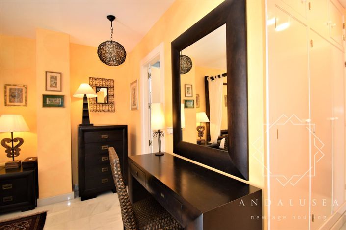 Image No.25-5 Bed Property for sale