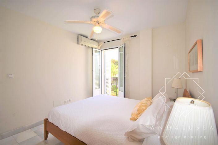 Image No.28-5 Bed Property for sale