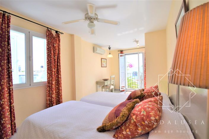 Image No.31-5 Bed Property for sale