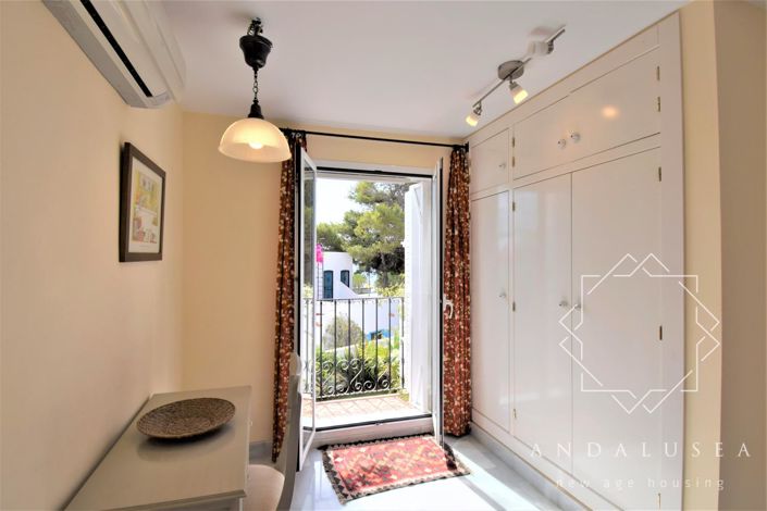 Image No.32-5 Bed Property for sale