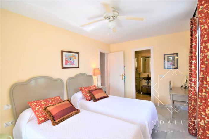 Image No.33-5 Bed Property for sale