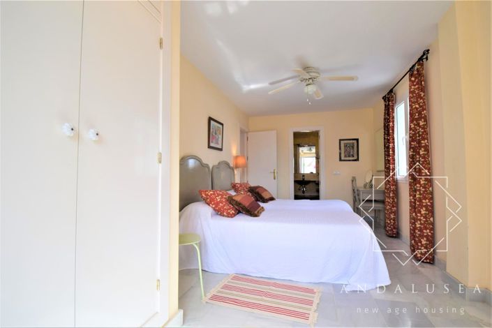 Image No.34-5 Bed Property for sale