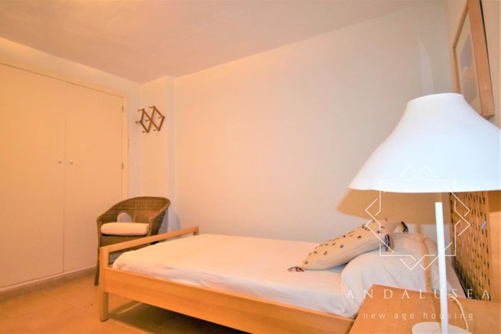 Image No.38-5 Bed Property for sale