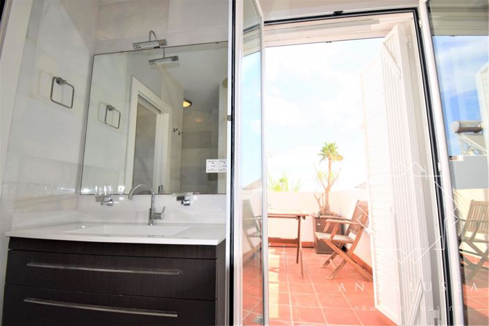 Image No.41-5 Bed Property for sale