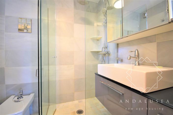 Image No.42-5 Bed Property for sale