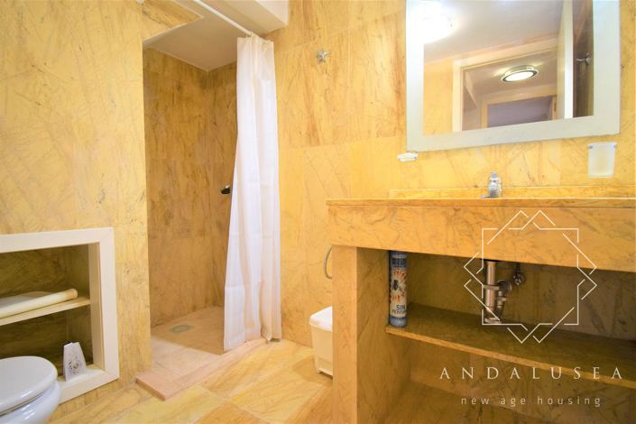 Image No.43-5 Bed Property for sale