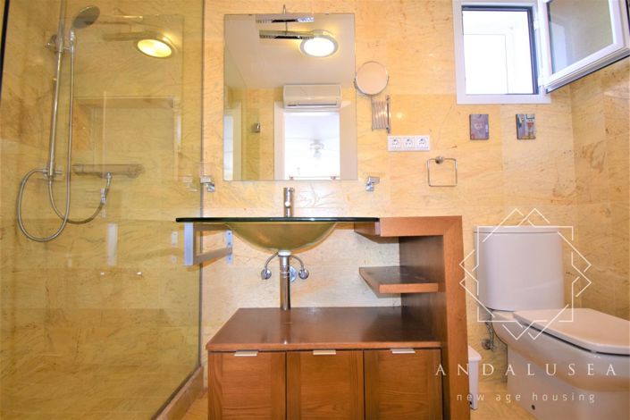 Image No.44-5 Bed Property for sale