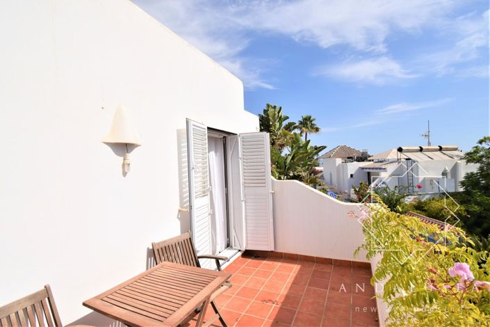 Image No.55-5 Bed Property for sale